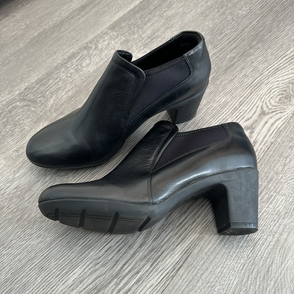 Clarks Artisan Business Casual Black Ankle Bootie Size 9.5 - Picture 2 of 7